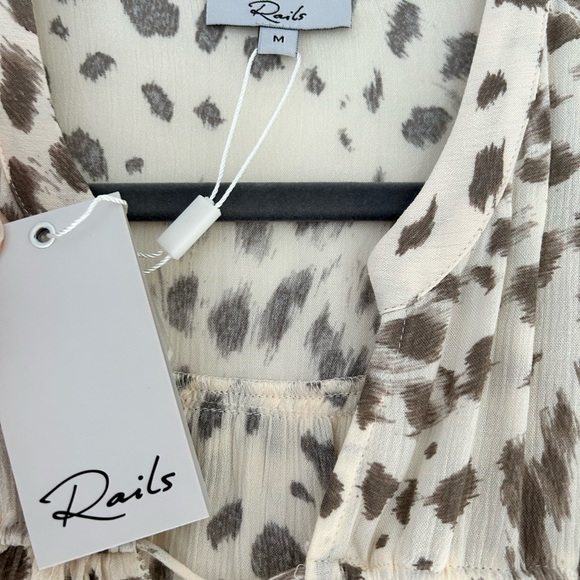 Rails Lydia Blouse in Puma Print. New with tags! Size Medium. - Picture 4 of 5